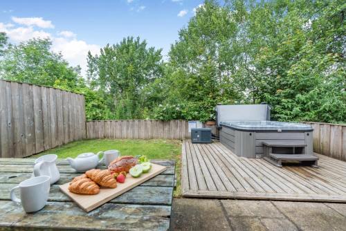 Llanfihangel-Ystrad House | 3 Bed in Dihewyd oc-t32348