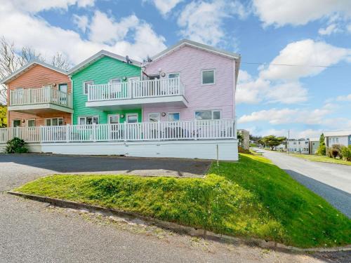 Pembroke House | 3 Bed in Freshwater East FB277
