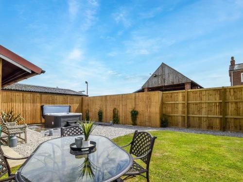Alne House | 3 Bed in Tollerton 87290