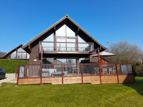 Winnard's Perch House | 3 bed Lodge with EV point