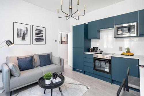 Nine Elms Apartment | 3 bed NEW House ! PERFECT CENTRAL LOCATION- 5 minutes from Tube Station