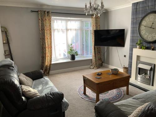 Kingswinford House | 3 bed semi detached house near Stourbridge