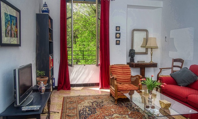 Sauve Apartment | 3 Bed-Sleeps 6-Balcony-Pets-Parking-Town Centre