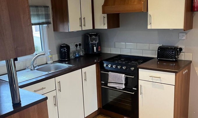 Whitstable Ski Chalet | 3 bed Stunning caravan situated nr Whitstable