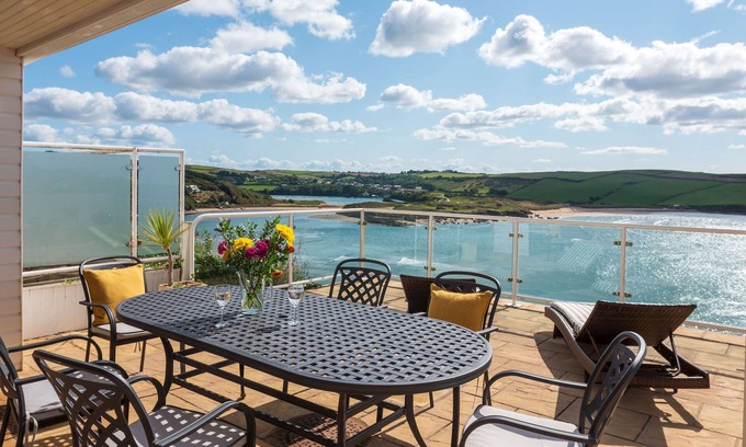Burgh Island Apartment | 3 bed | stunning sea views & private beach access