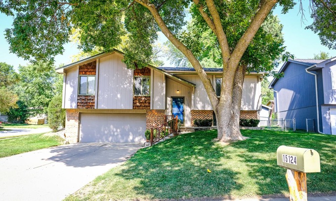 West Omaha House | 3 Bedroom ,2.5 Bath ,940Mbps,Fenced Yard, EV Charger