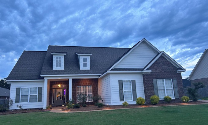Twelve Oaks House | 3 bedroom 2 bath Home π