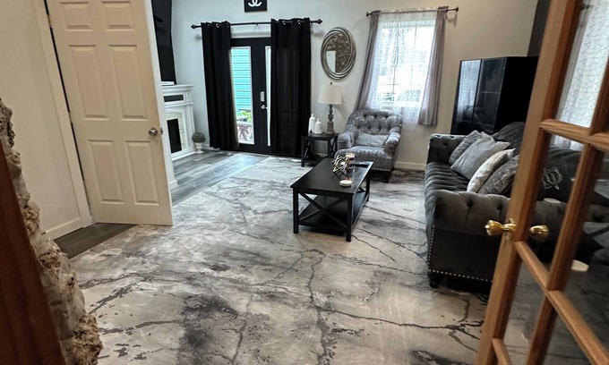 Vickery House | 3 bedroom 2 bathroom house close to all tourist attractions