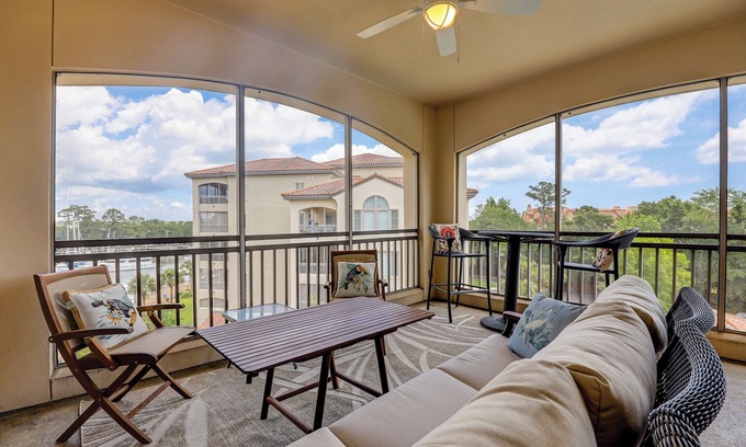Shelter Cove Villa | 3 Bedroom/3 Bathroom Bright Villa in a Gated Complex - Harbour and Pool Views
