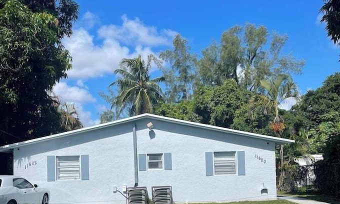 Biscayne Park Apartment | 3 Bedroom 665028 by Houzlet