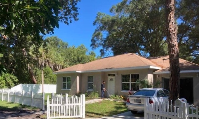 Bayou Oaks Apartment | 3 Bedroom 685606 by Houzlet