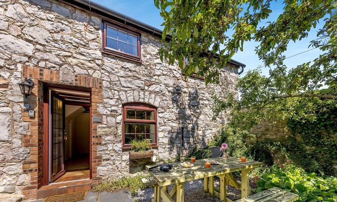 Rhyd-y-foel Cottage | 3 bedroom accommodation in Betws Yn Rhos