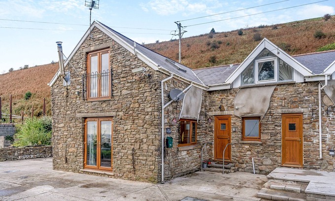 Port Talbot Cottage | 3 bedroom accommodation in Cwmavon, near Swansea