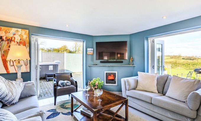Bishopswood Cottage | 3 bedroom accommodation in Bishopswood, near Chard