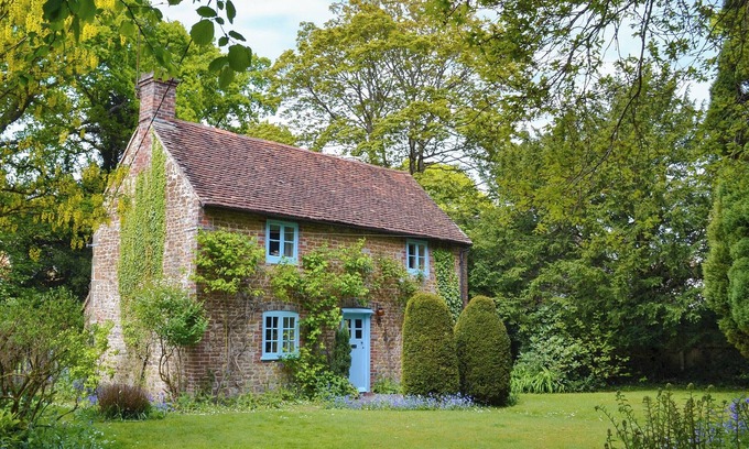 Liphook Cottage | 3 bedroom accommodation in Passfield Common, near Liphook