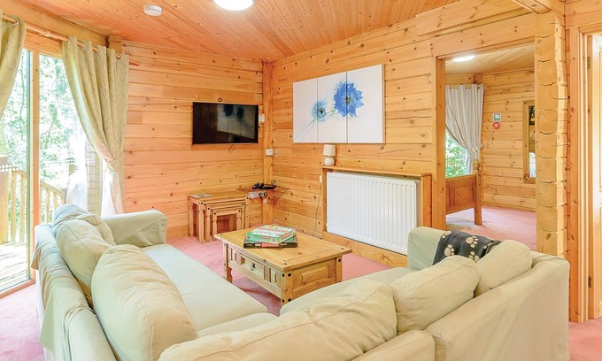 Edwinstowe Cabin | 3 bedroom accommodation in Sherwood Forest, Rufford