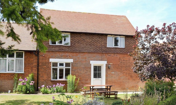 Broom Cottage | 3 bedroom accommodation in Broom, near Biggleswade