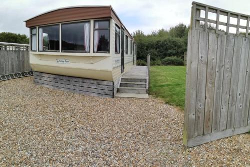 Newport Apartment | 3 Bedroom Caravan in Rural area - Tennyson