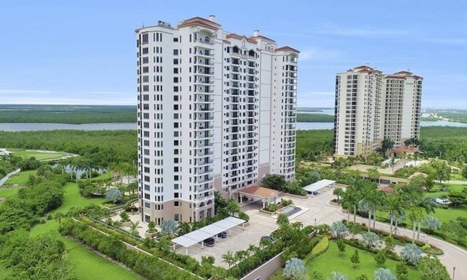 Hammock Bay Condo | 3 Bedroom Condo 96627 by Houzlet