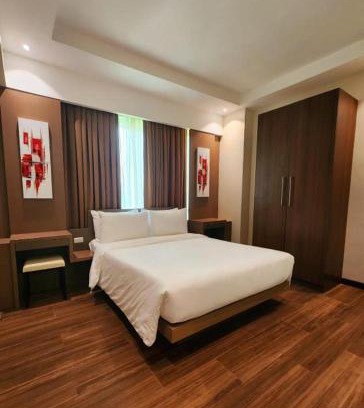 Lahug Apartment | 3 Bedroom Condo Unit with FREE vehicle at The Padgett Suites