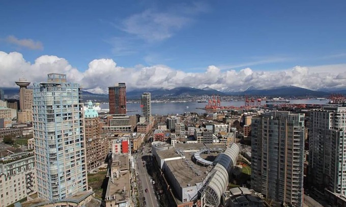 Crosstown Condo | 3 bedroom Downtown Vancouver S.Penthouse, near skytrain, shopping & restaurants.