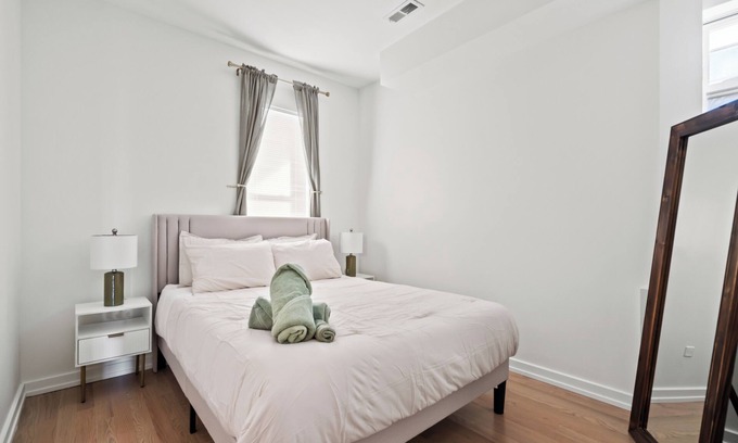 Pilsen Apartment | 3-Bedroom Duplex Luxury Apartment with King Suite
