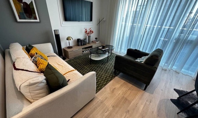 Newham Apartment | 3 Bedroom Duplex Penthouse with Parking