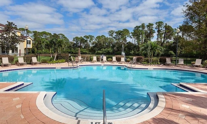 Braden River Condo | 3-bedroom, first floor condo just a short walk to Mall at University Town Center