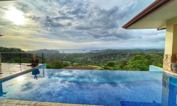 Coco House | 3-Bedroom Home - Vast Ocean View - Infinity Pool