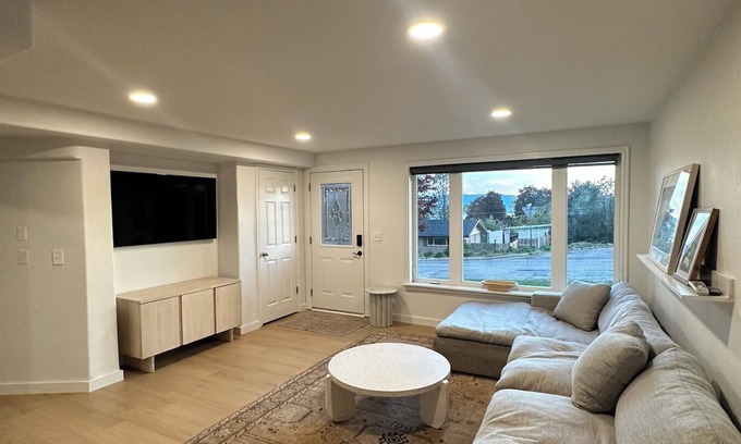 Pleasant Grove House | 3 Bedroom Home in Pleasant Grove