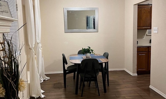 John T White House | 3 Bedroom home, minutes from DFW entertainment