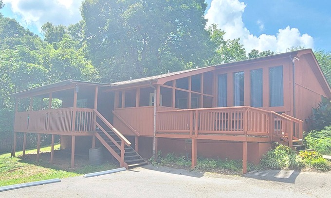 Knoxville House | 3 Bedroom Home - Only 10 Minutes From Downtown
