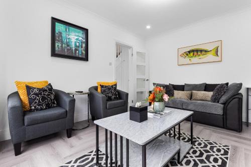 Dartford Apartment | 3 Bedroom House close to Dartford Station