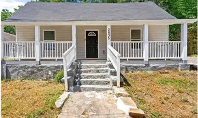 Lithonia House | 3-bedroom house in charming Lithonia with WiFi, AC. Start your getaway