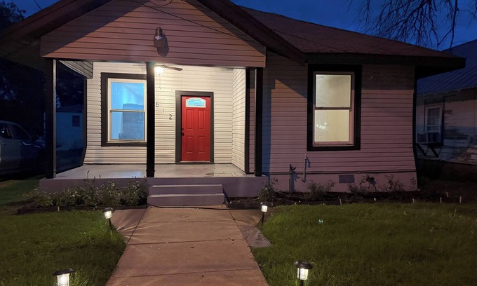 Waco House | 3-bedroom house in charming Waco with WiFi, AC. Start your getaway