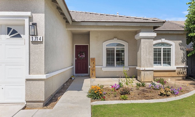 Bakersfield House | 3-bedroom house in delightful Bakersfield with WiFi, AC