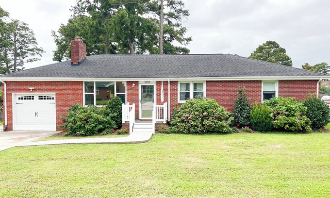 Northeast Virginia Beach House | 3-bedroom house in delightful Virginia Beach with WiFi, AC, fitness room