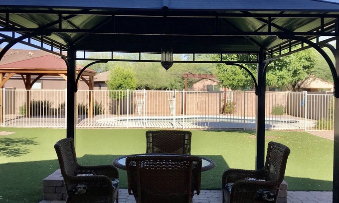 Marana House | 3 Bedroom house with large backyard and pool during warm months!