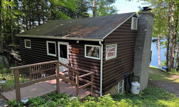 Hadley Cabin | 3 Bedroom Lakefront cabin with large dock - NO crossing road to get to the lake!