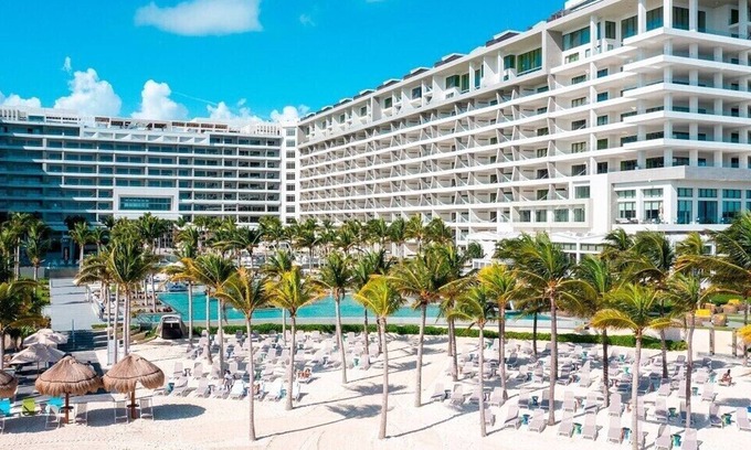 Playa Mujeres Resort | 3 Bedroom Ocean View with furnished balcony and hot tub along with hammocks.