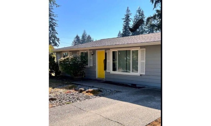 Bonney Lake House | 3 Bedroom Rambler on Large Lot Near Lake Tapps!