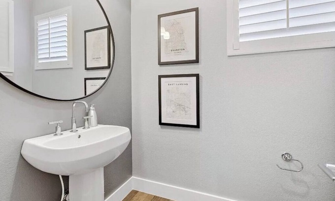 Uptown House | 3-bedroom townhome in wonderful Dallas with AC, WiFi