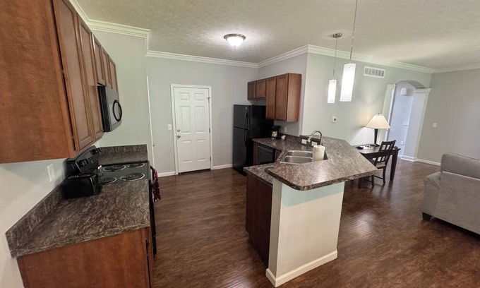 Lewis Center House | 3 bedroom townhouse w/fin basement - 4 Queens