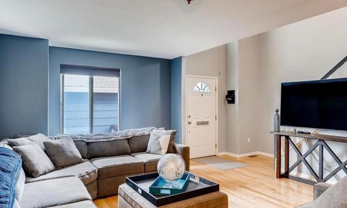 University Hills House | 3 Bedroom Townhouse in Denver Conveniently Located