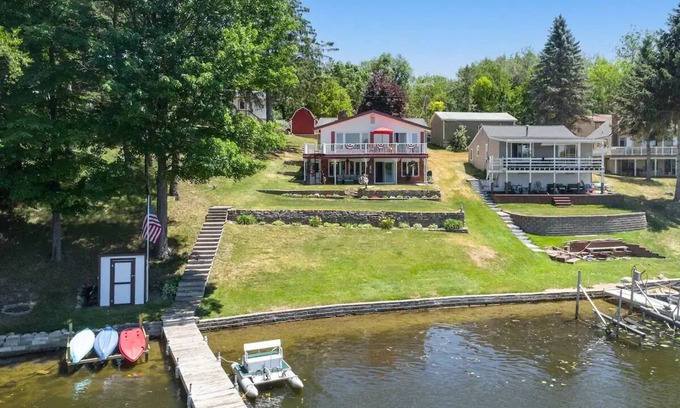 Millington House | 3-bedroom vacation home on the Lake near Frankenmuth.
