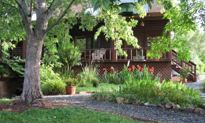 Southmont House | 3-bedroom vacation home just 18 minutes from High Rock Lake