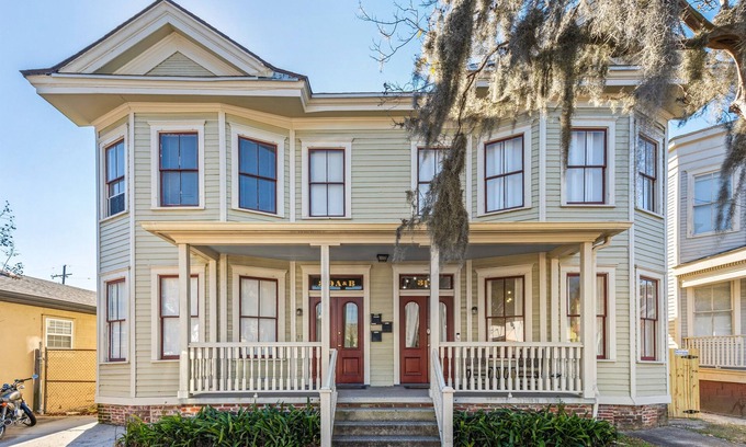 Thomas Square House | 3 Bedroom Victorian Townhouse - Near SCAD & Forsyth Park