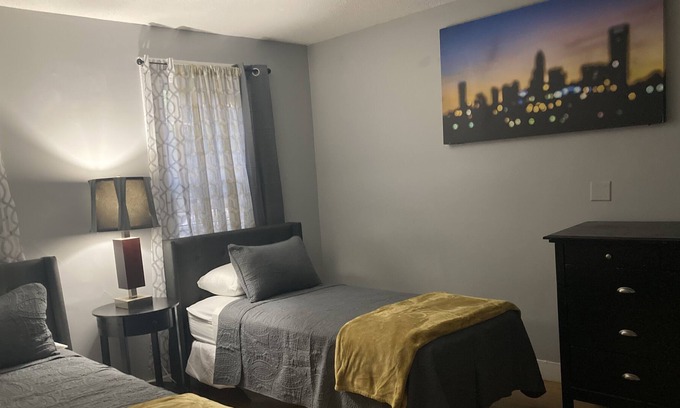Dwight House | 3 BEDROOM/WALKING DISTANCE to YALE UNIVERSITY