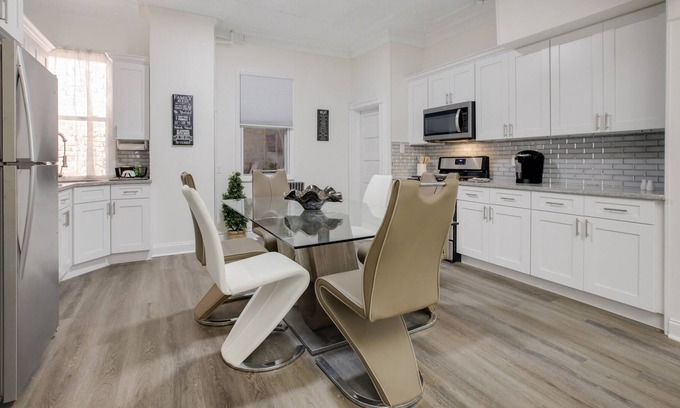 Orange Apartment | 3 Bedrooms with Parking. Easy ride to NYC , Newark and The American Dream Mall