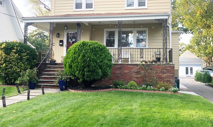 Roselle Park Apartment | 3 Beds-Beautiful Apartment. Near Schools and Bus Transits. Pet Friendly!